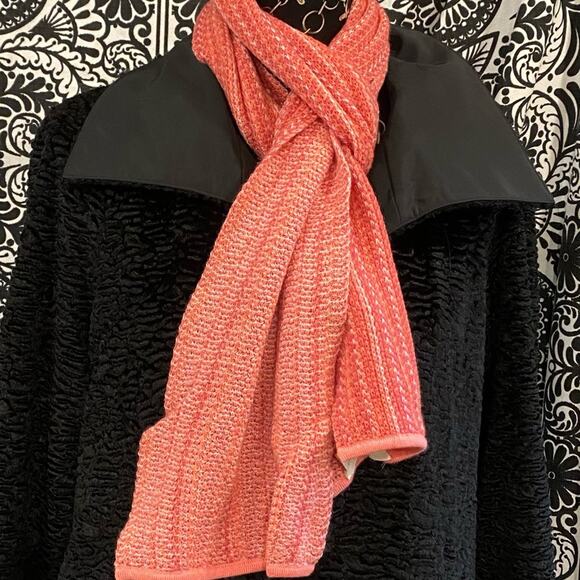 Tanner Pink Soft Knit 100% Wool Long Scarf in PRISTINE CONDITION - Picture 3 of 10